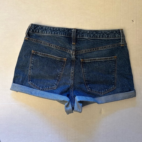 Universal Thread Blue Jean Shorts Cuffed in medium wash Sz-6/28. D11 - Picture 4 of 8